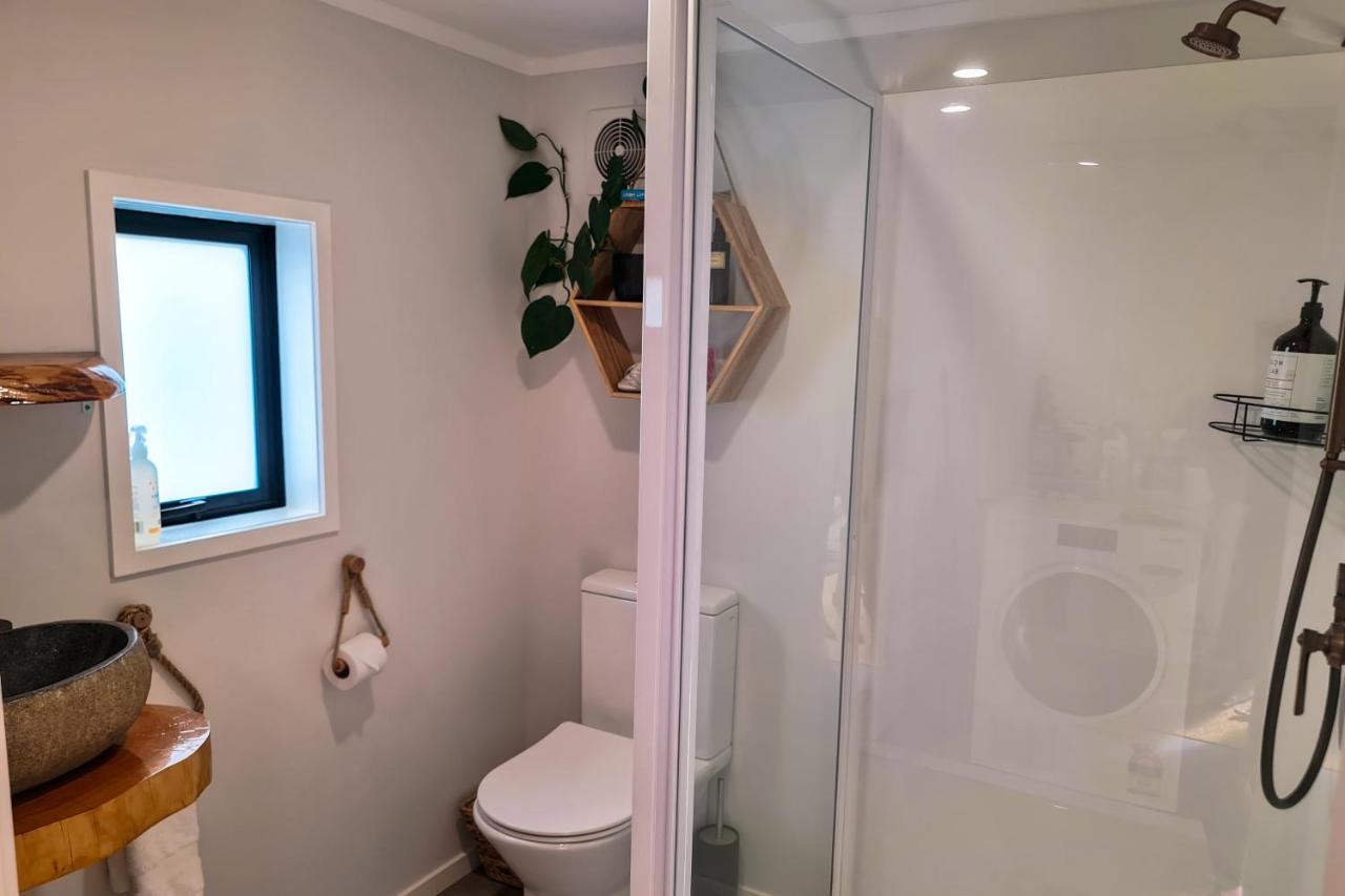 Adventurer'S Chest - Pohutukawa Hotel Hotwater Beach Exterior photo